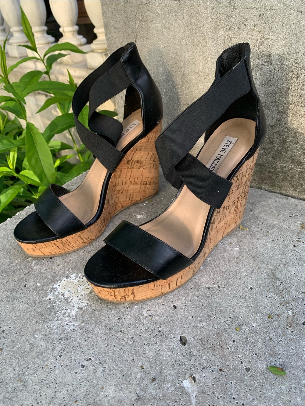 Steve Madden Black Leather & Cork Platform Wedge Sandals. Size 10